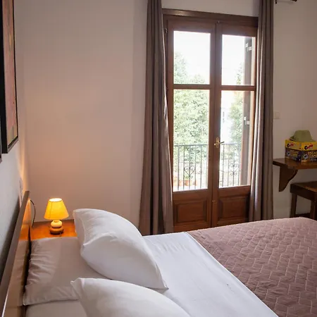 Cleopatra 2* Chorefton