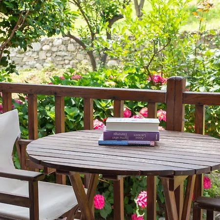 Cleopatra Hotel Chorefton